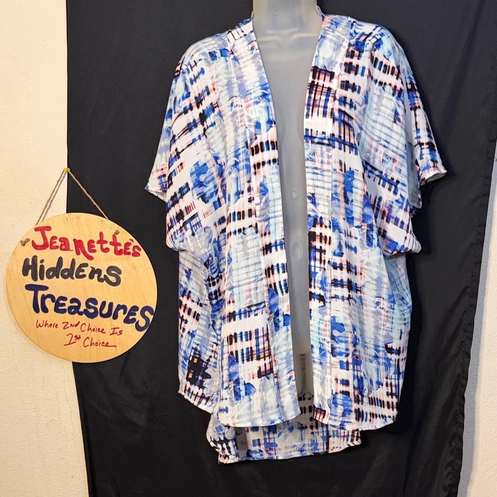 💥NEW ITEM💥 Nine West Blue and White Patterned Tunic